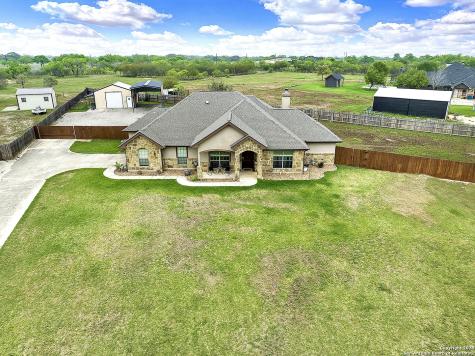 221 S Monkhouse Street Poth TX 78147