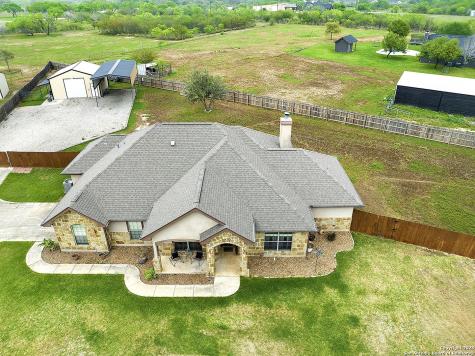 221 S Monkhouse Street Poth TX 78147