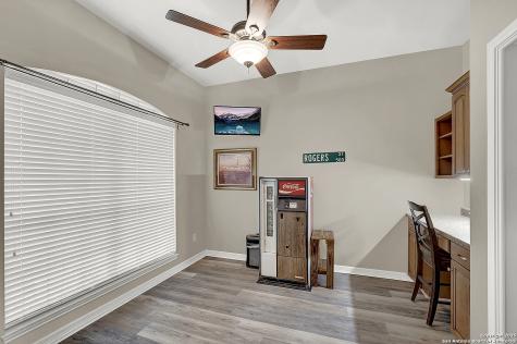 221 S Monkhouse Street Poth TX 78147
