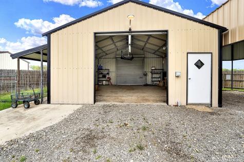 221 S Monkhouse Street Poth TX 78147
