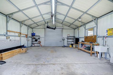 221 S Monkhouse Street Poth TX 78147