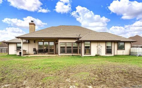 221 S Monkhouse Street Poth TX 78147