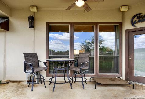 221 S Monkhouse Street Poth TX 78147