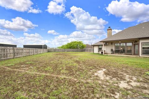 221 S Monkhouse Street Poth TX 78147