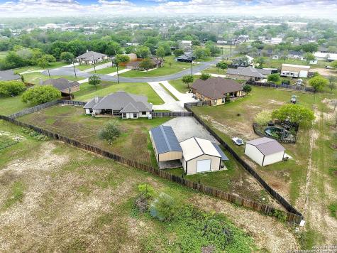 221 S Monkhouse Street Poth TX 78147
