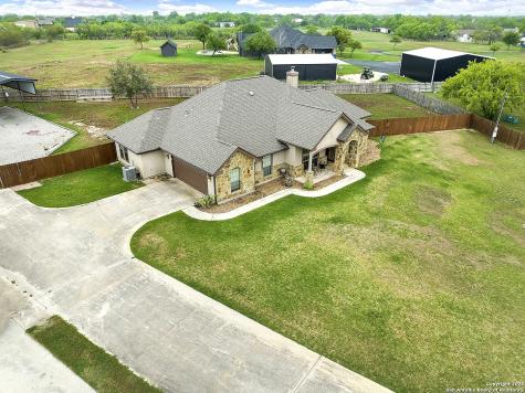 221 S Monkhouse Street Poth TX 78147