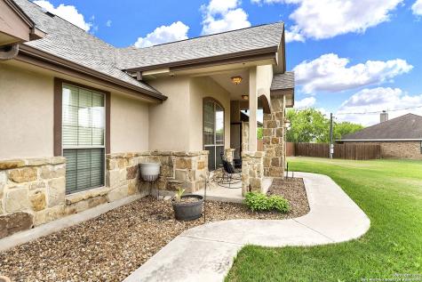 221 S Monkhouse Street Poth TX 78147