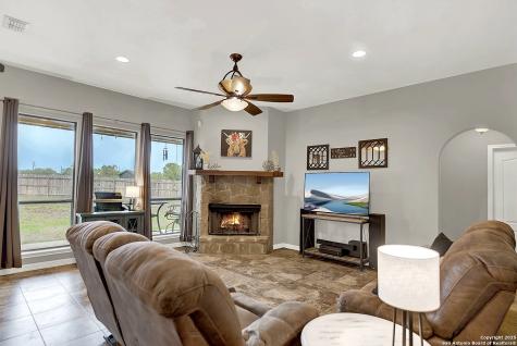 221 S Monkhouse Street Poth TX 78147