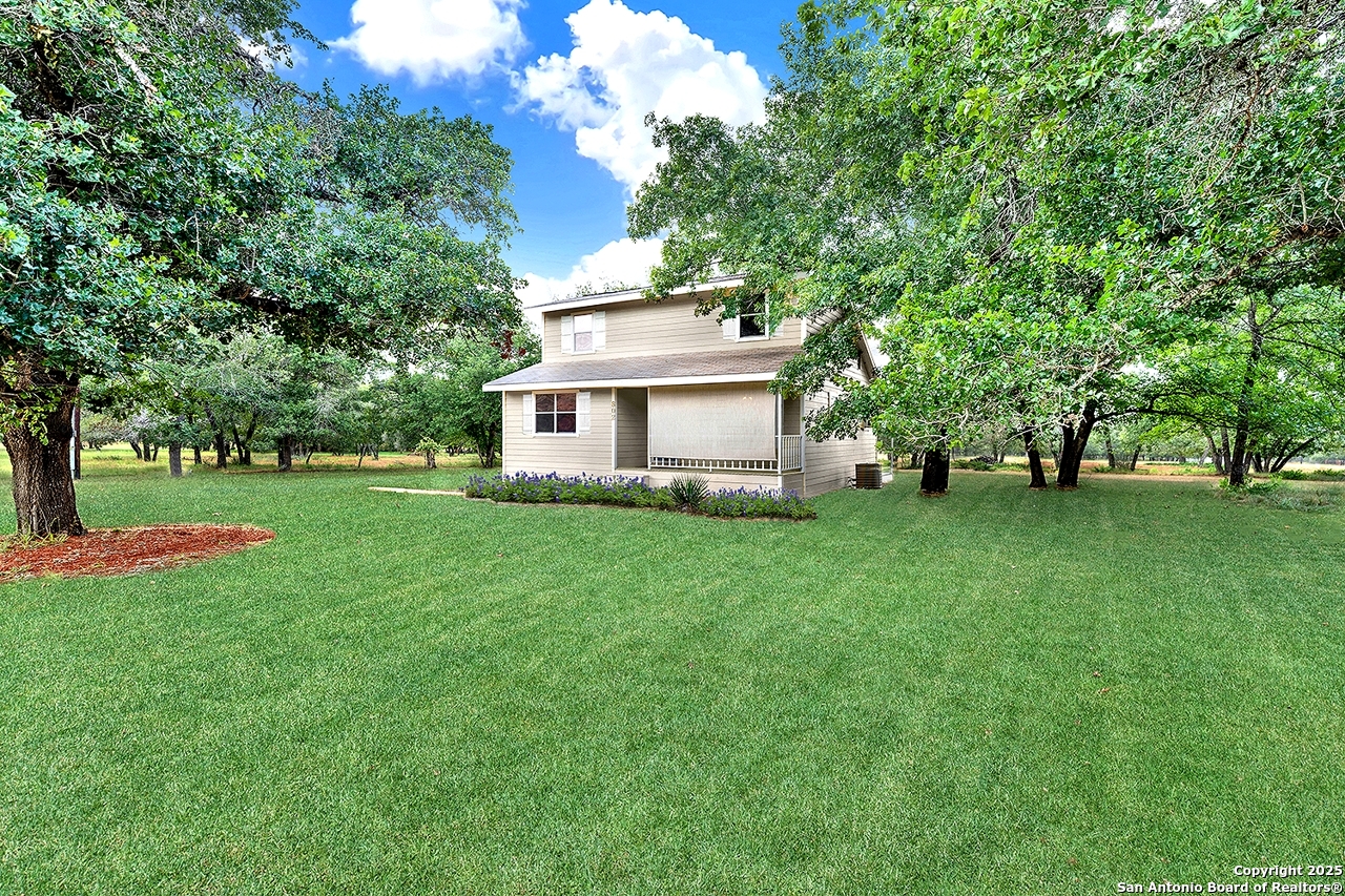 802 Eagle Creek Drive Floresville TX 78114
