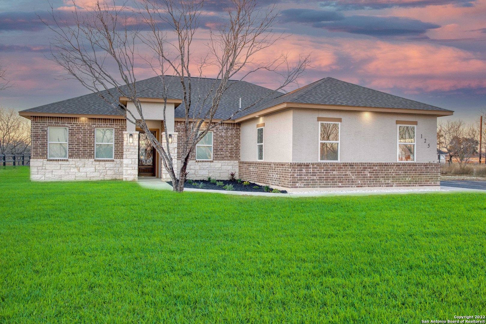 125 Hidden Ranch Court Floresville TX 78114