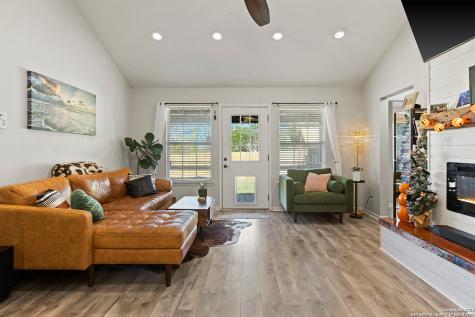 204 Lake Park Canyon Lake TX 78133