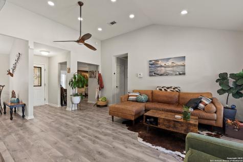 204 Lake Park Canyon Lake TX 78133