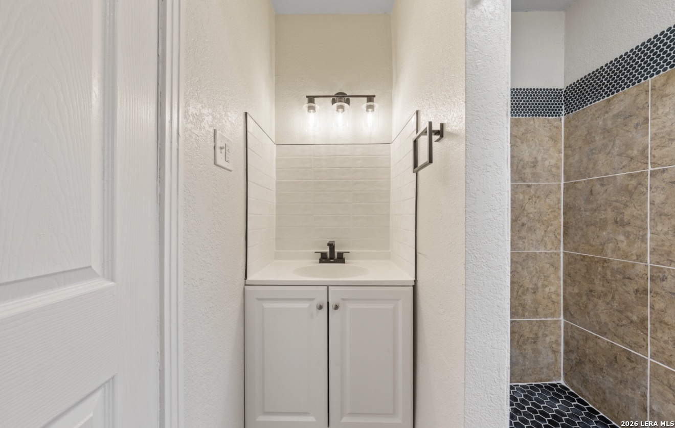 454 Storeywood Drive San Antonio TX 78213