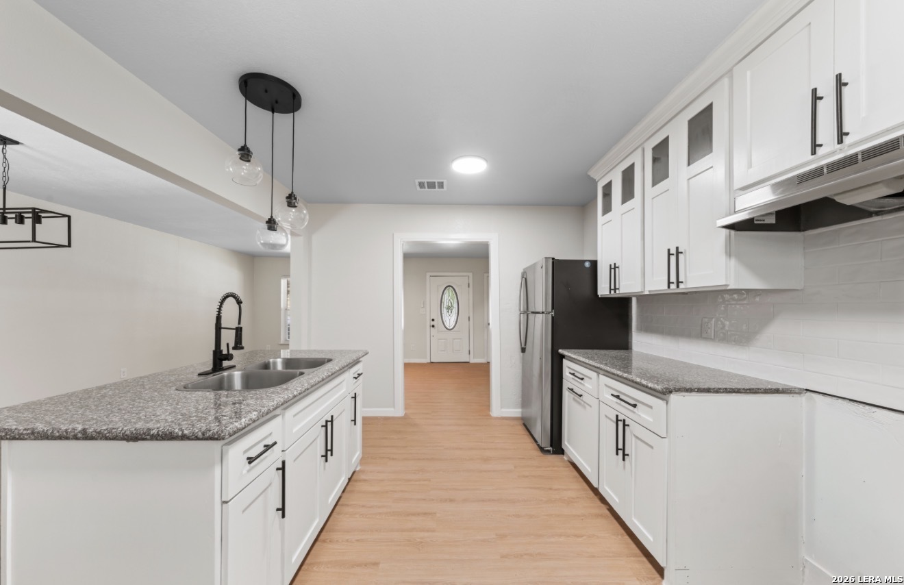 454 Storeywood Drive San Antonio TX 78213