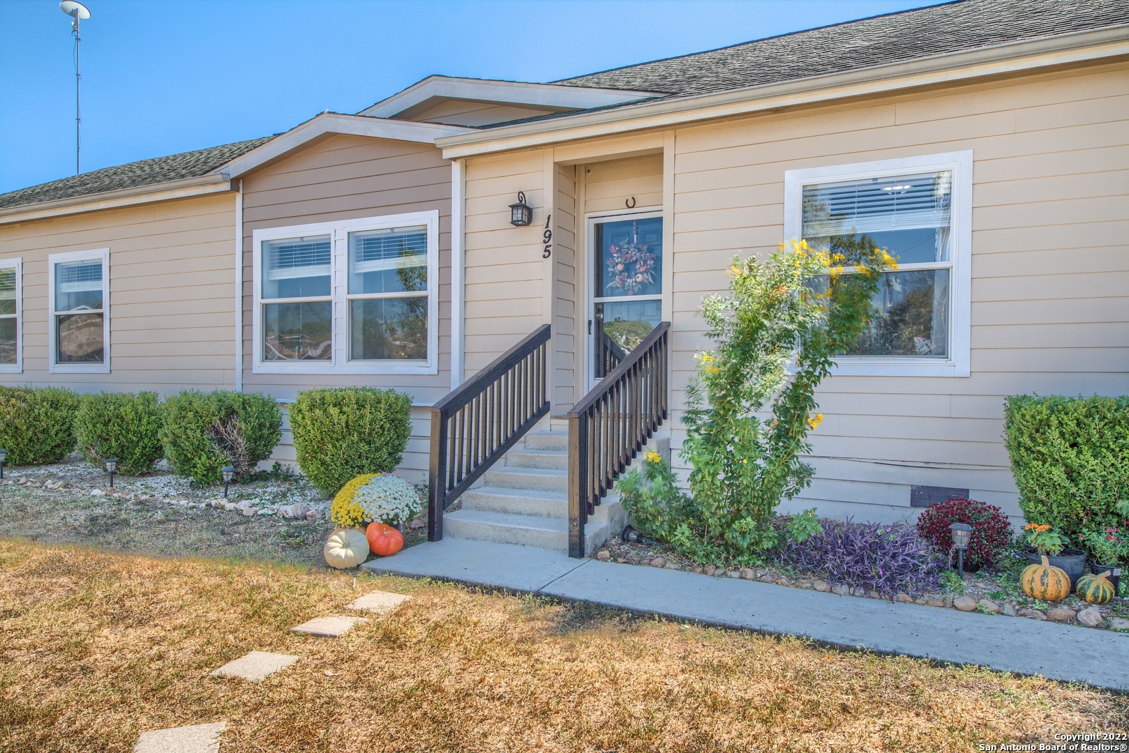 195 Pioneer Home Seguin TX 78155