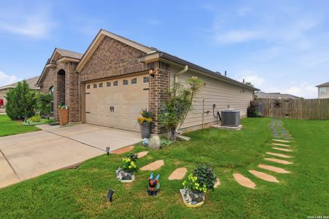1321 W Nolte Farms Seguin TX 78155