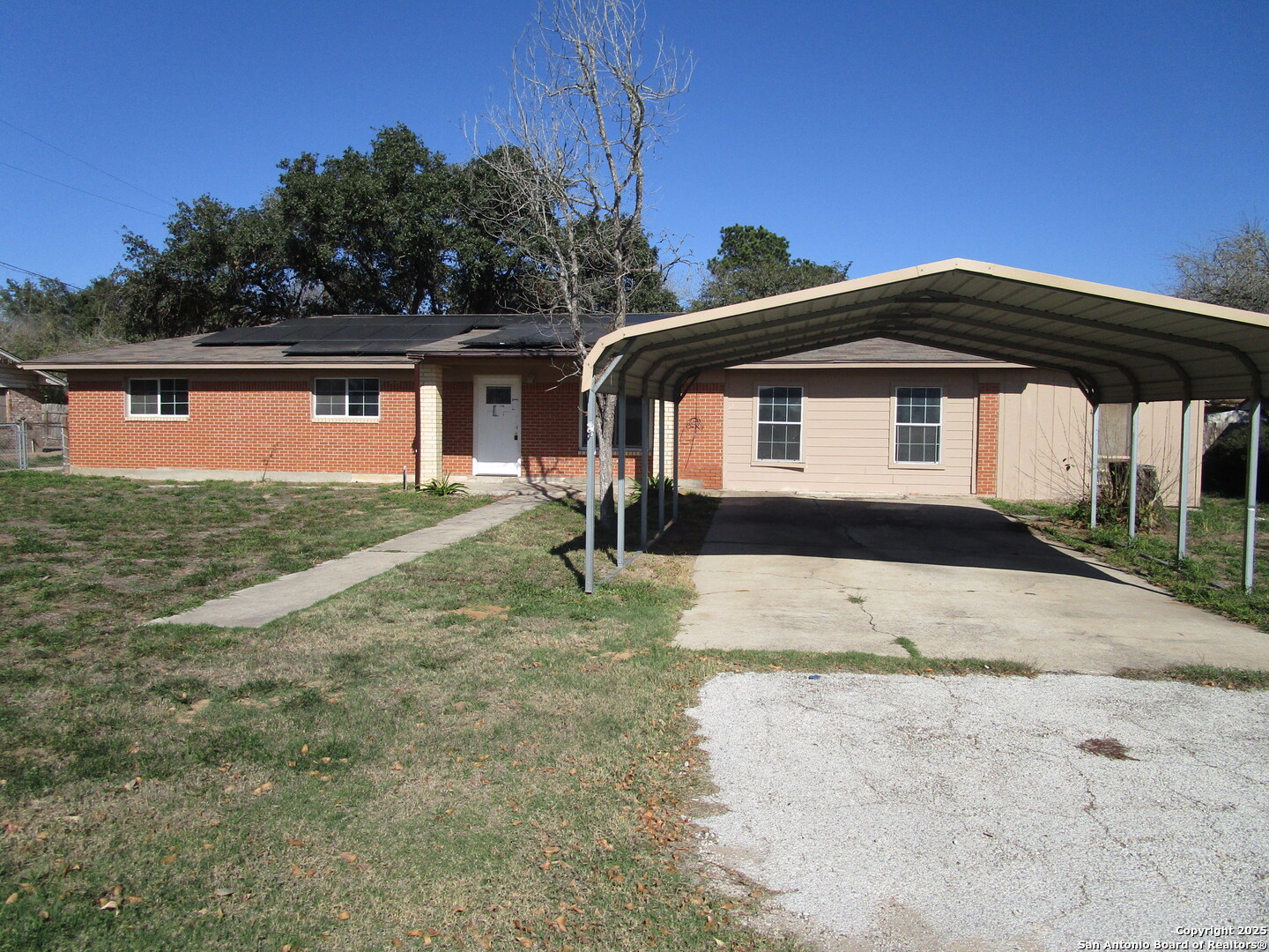 1212 W Goodwin Street Pleasanton TX 78064