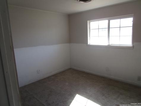 1212 W Goodwin Street Pleasanton TX 78064