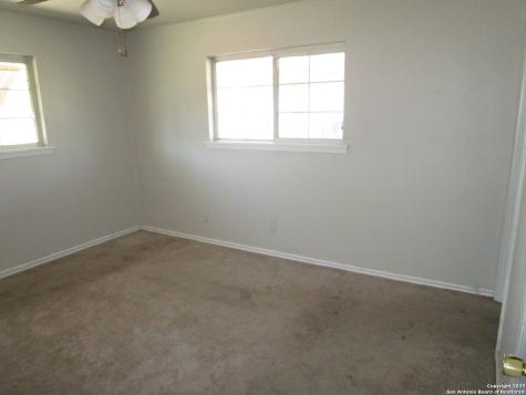 1212 W Goodwin Street Pleasanton TX 78064