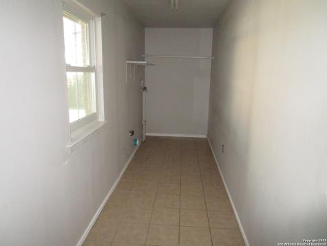 1212 W Goodwin Street Pleasanton TX 78064