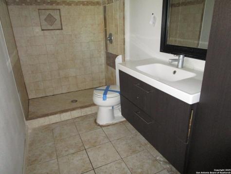 1212 W Goodwin Street Pleasanton TX 78064