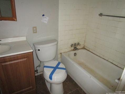 1212 W Goodwin Street Pleasanton TX 78064