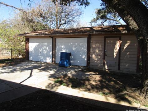1212 W Goodwin Street Pleasanton TX 78064