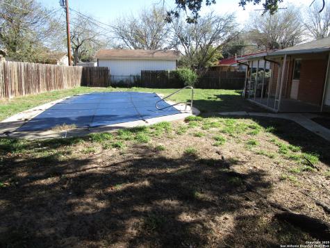 1212 W Goodwin Street Pleasanton TX 78064