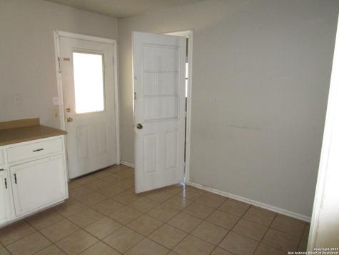 1212 W Goodwin Street Pleasanton TX 78064