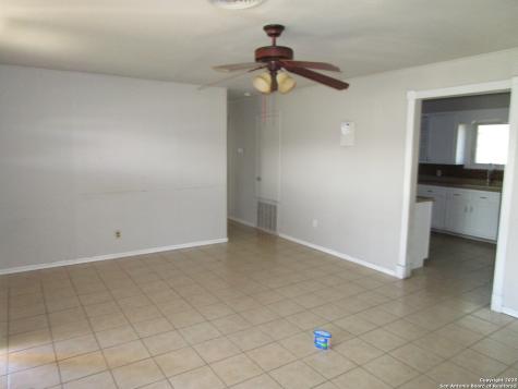 1212 W Goodwin Street Pleasanton TX 78064