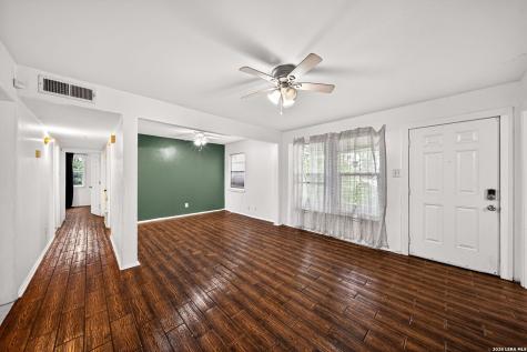 261 Weathercock Lane Windcrest TX 78239