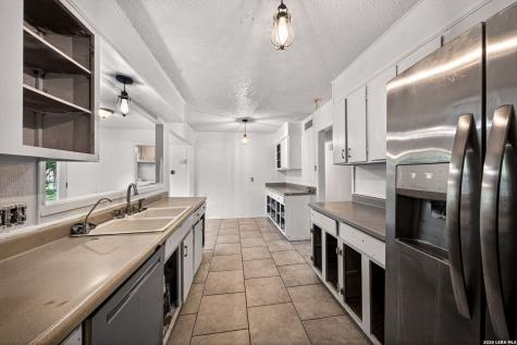 261 Weathercock Lane Windcrest TX 78239