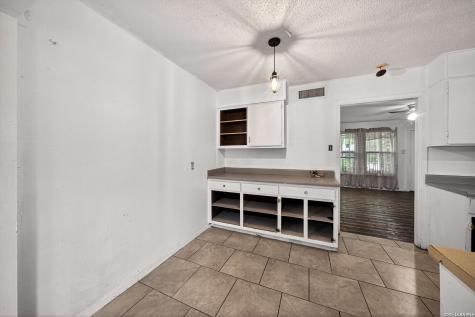 261 Weathercock Lane Windcrest TX 78239