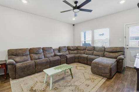 12145 Pease River San Antonio TX 78245