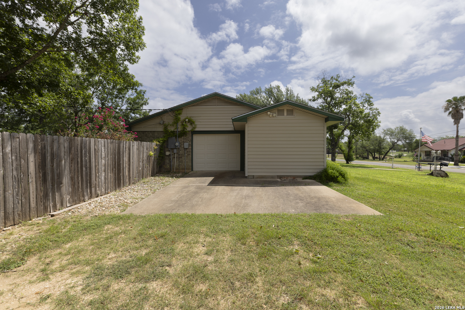 601 Poplar Street Jourdanton TX 78026