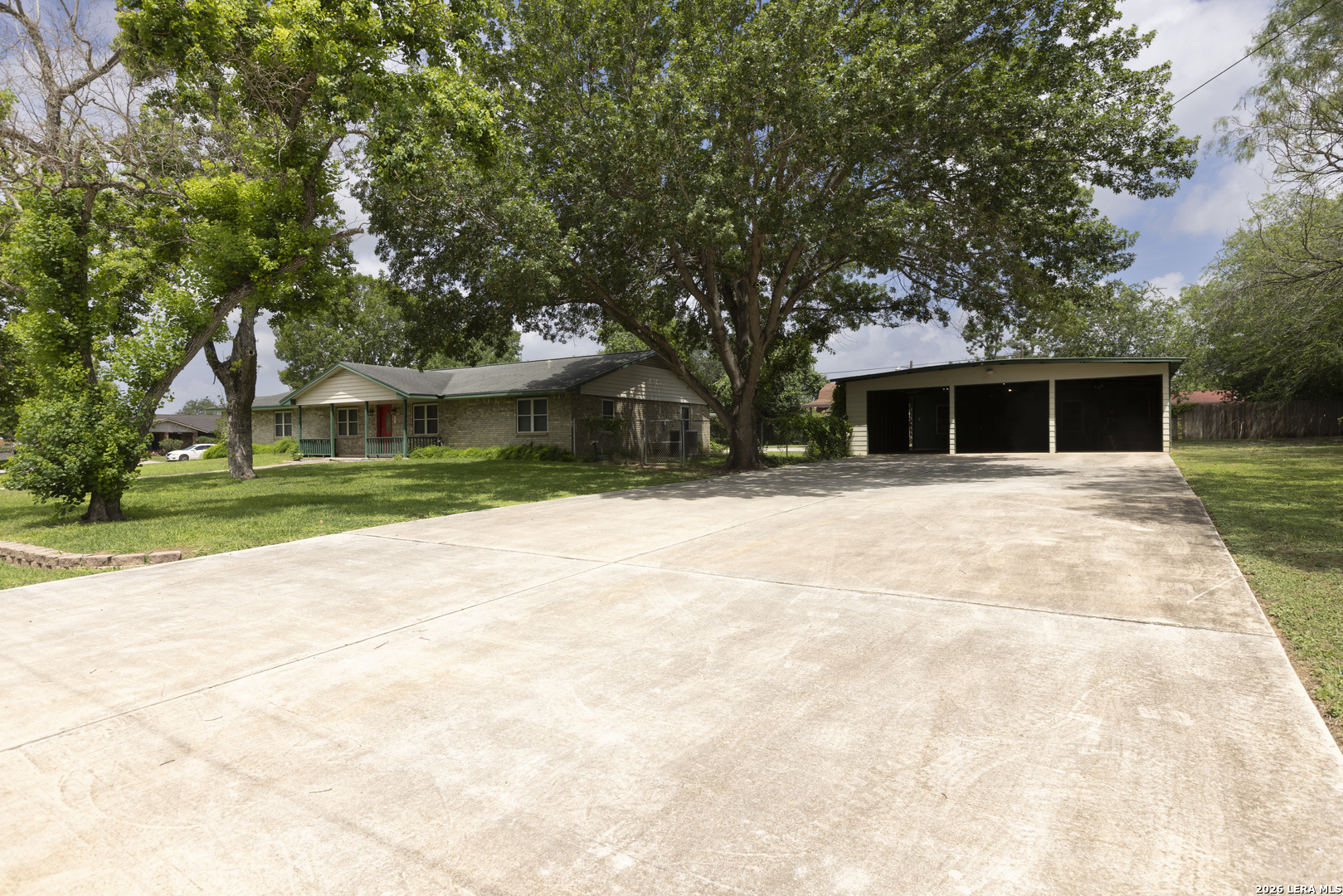 601 Poplar Street Jourdanton TX 78026