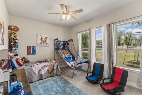 527 James Way Castroville TX 78009