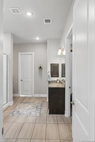 527 James Way Castroville TX 78009
