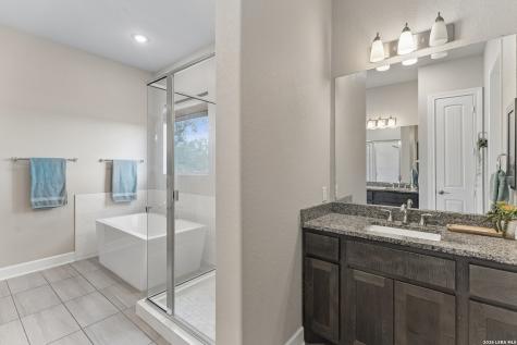 527 James Way Castroville TX 78009