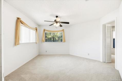 8410 Park Olympia Universal City TX 78148