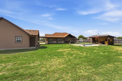 149 W Short Meadow Drive Lytle TX 78052