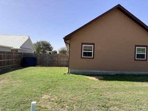 149 W Short Meadow Drive Lytle TX 78052