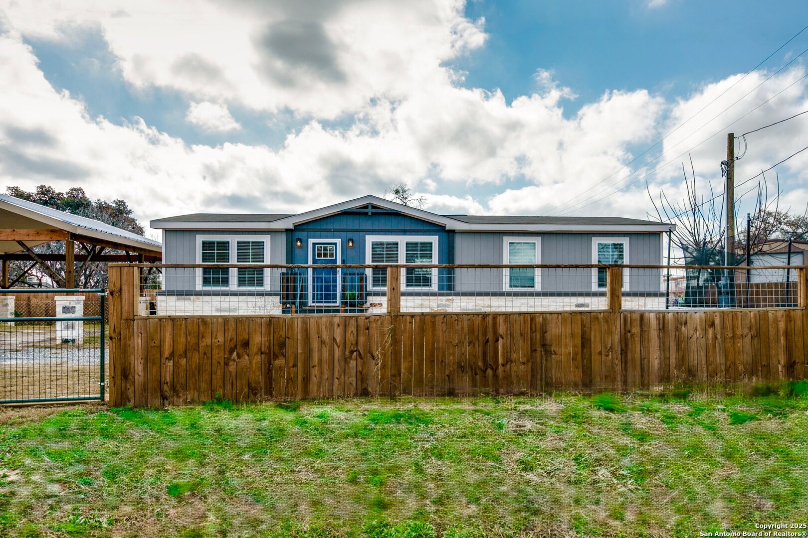 602 E Hunt Street Pleasanton TX 78064