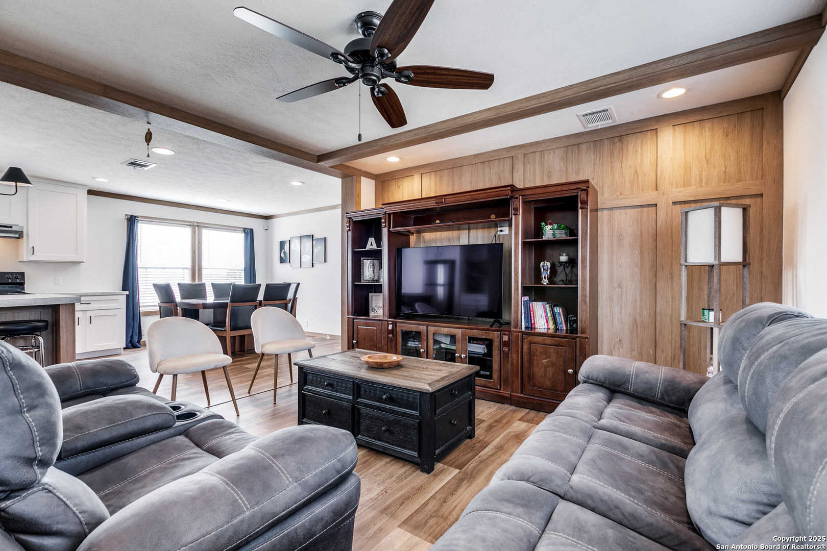 602 E Hunt Street Pleasanton TX 78064