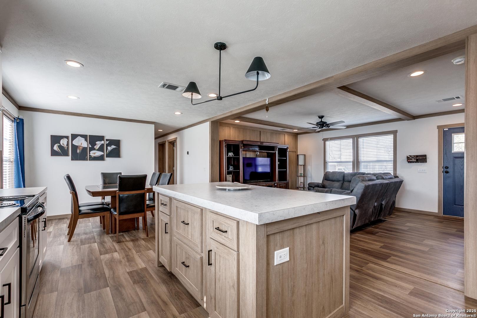 602 E Hunt Street Pleasanton TX 78064