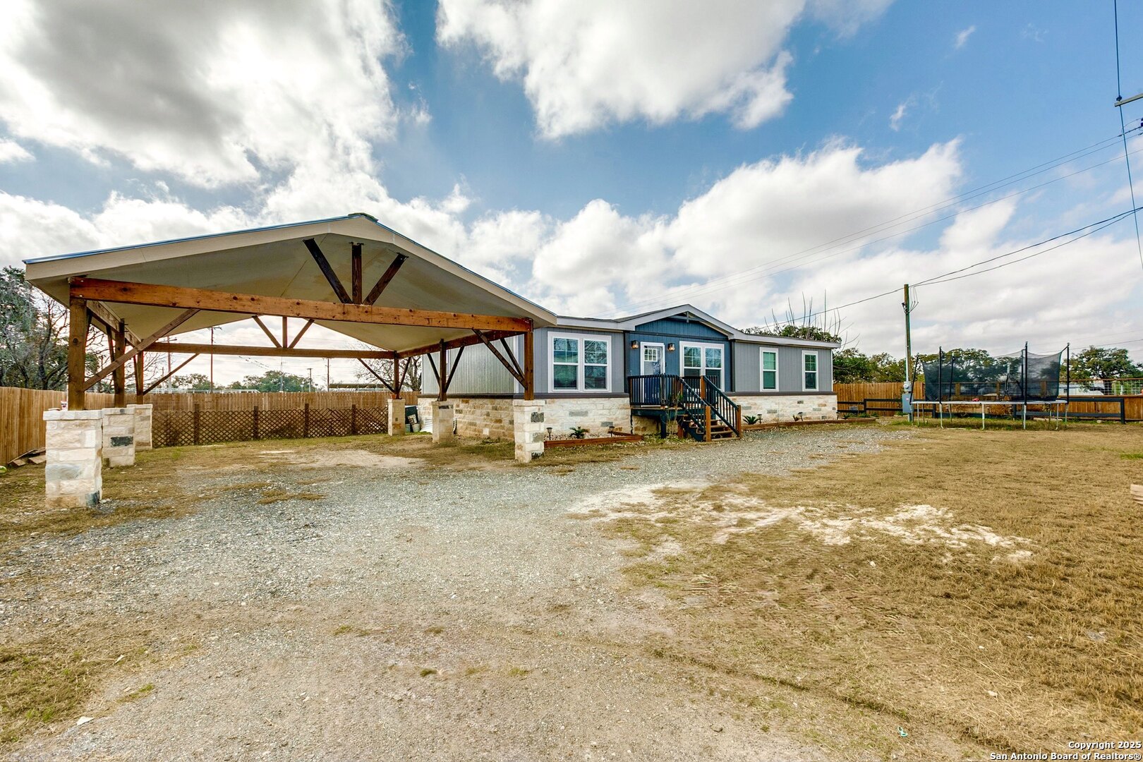 602 E Hunt Street Pleasanton TX 78064