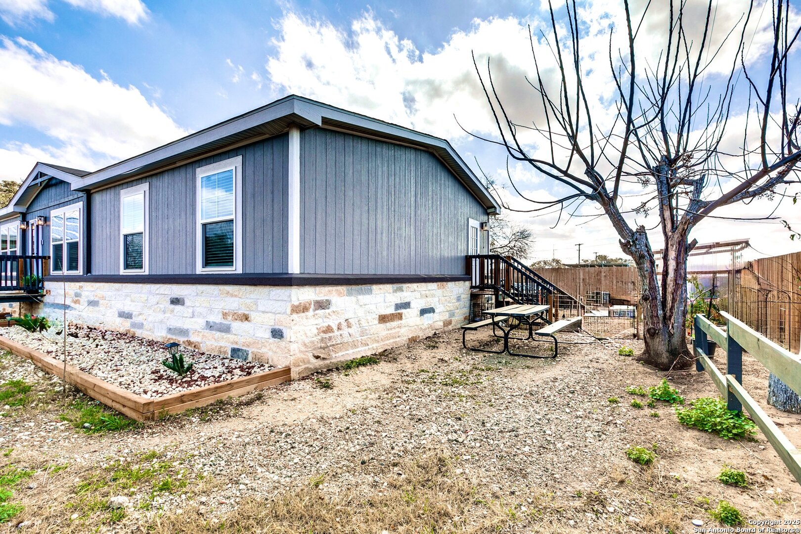 602 E Hunt Street Pleasanton TX 78064