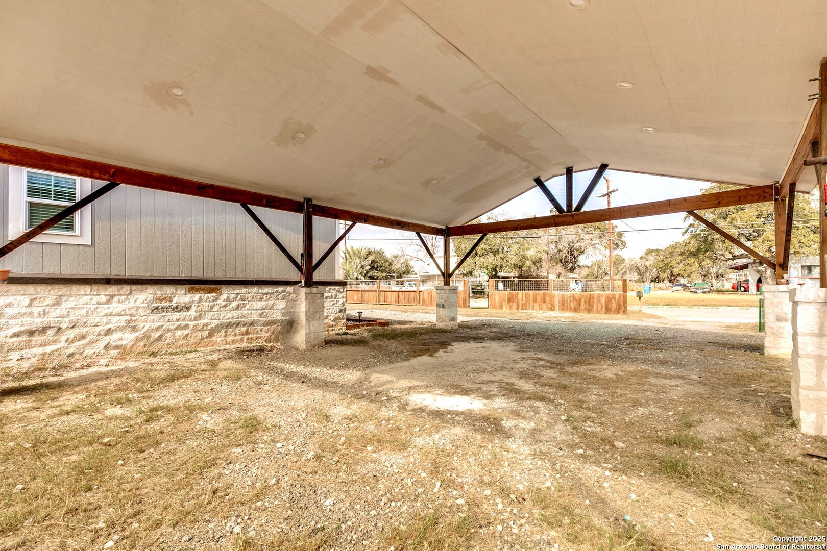 602 E Hunt Street Pleasanton TX 78064