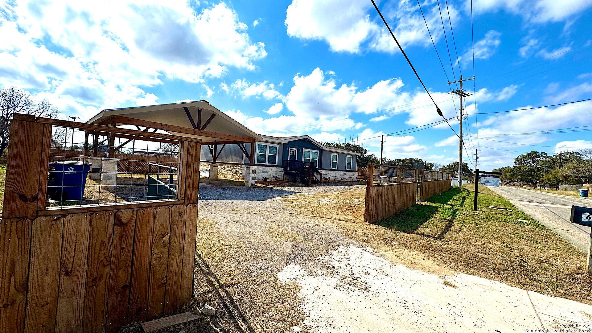 602 E Hunt Street Pleasanton TX 78064