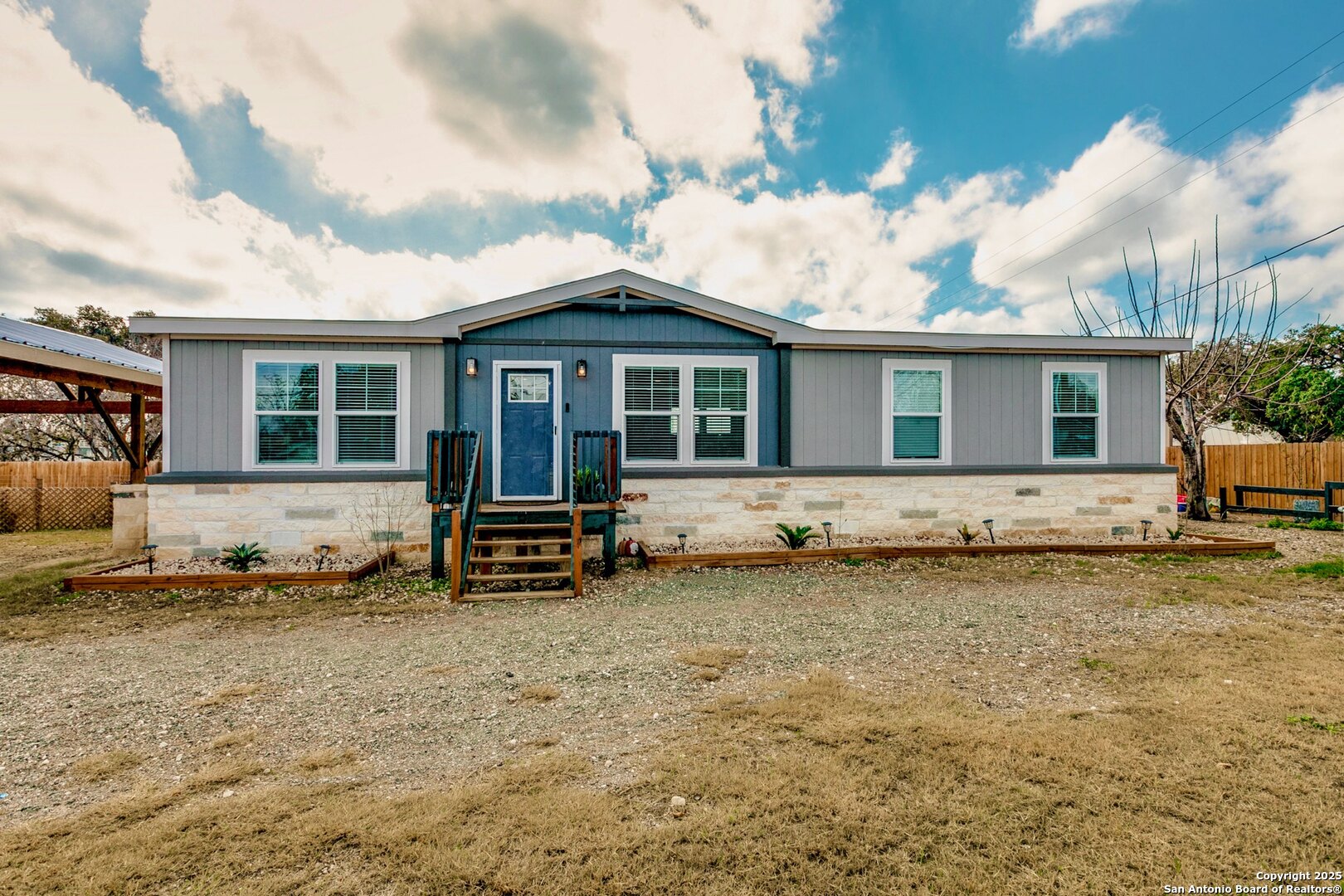 602 E Hunt Street Pleasanton TX 78064